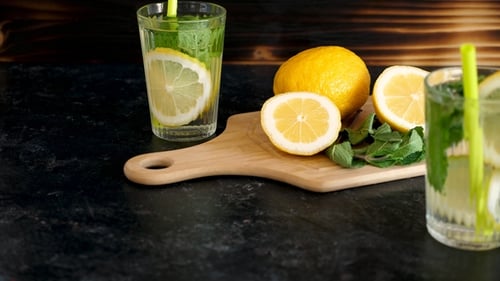 Refreshing Lemon and Mint Drinks with Fresh Ingredients