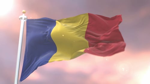 Drapeau de la Roumanie au coucher du soleil