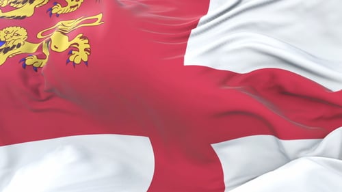 Drapeau de Sercq agitant au vent au ralenti avec le ciel bleu, boucle