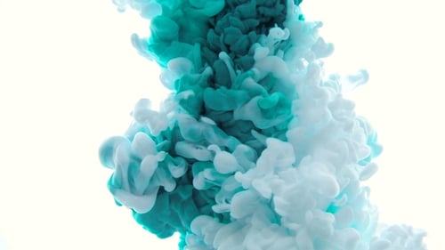 Abstrait de la peinture acrylique verte dans l'eau