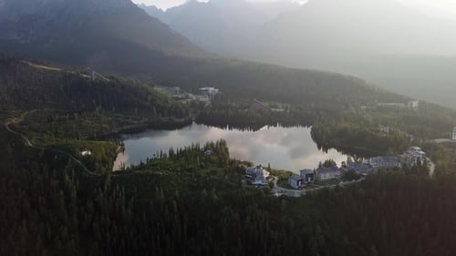 Vol matinal au-dessus de Strbske Pleso, Slovaquie