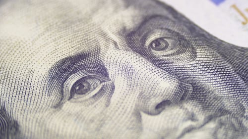 Porträt von Präsident Benjamin Franklin auf einem Hundert-Dollar-Schein rotieren