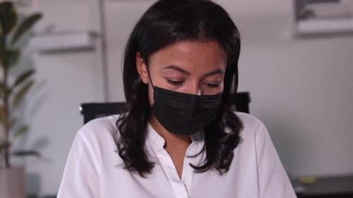 Businesswoman Talking and Sitting at Table in Modern Office During Pandemic Spbi