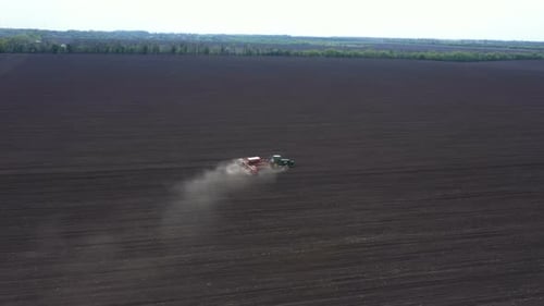 Arbeiten bei The Field Tractor mit The Seeder 13