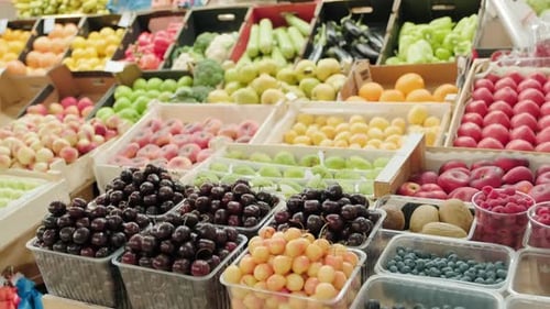 Frische Produkte zum Verkauf auf dem Markt