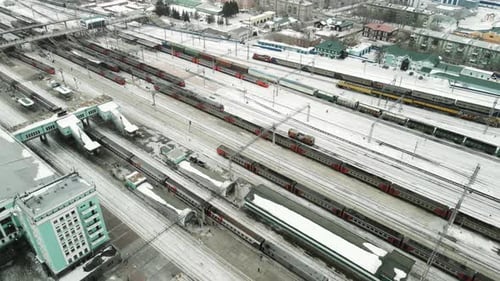 Depósito ferroviário no inverno