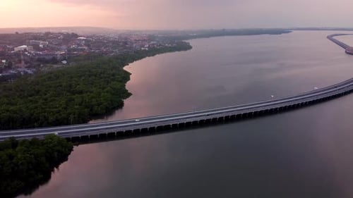 2.7K Bali Highway Miracle Coucher de soleil Océan Vue aérienne