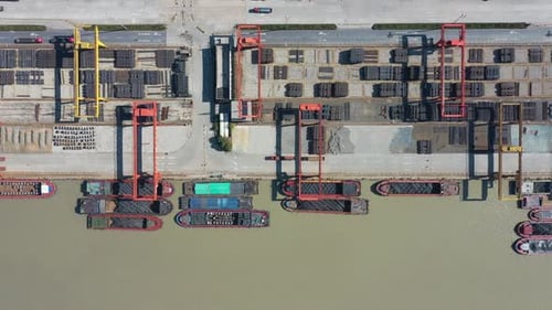 Containerfrachtterminal mit Solarkraftwerk