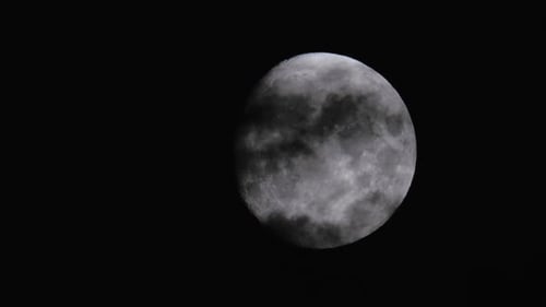 Mond mit Wolken
