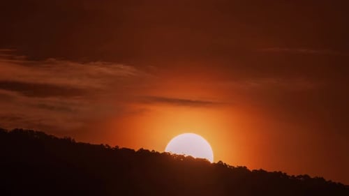 220527_Time lapse of dramatic sunrise