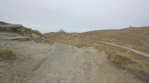 Caminos rocosos en la meseta de Bu