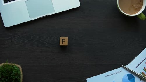 FAQ, Geschäftsfrau macht Abkürzung für Cubes, Technischer Support für Kunden