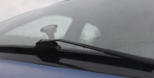 Rain On Car Windschutzscheibe 2