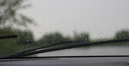 Regen auf der Windschutzscheibe 4