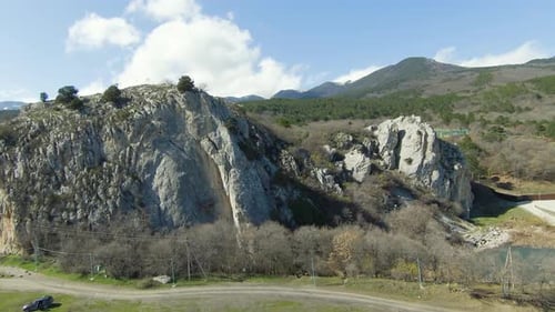 Vista superior del terreno rocoso de las montañas