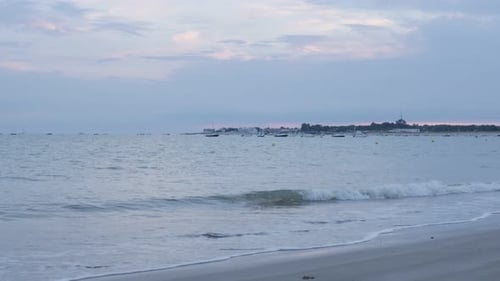 Beautiful sea beach before sunset 4K 2160p 30fps UltraHD footage - Relaxing evening with ocean waves