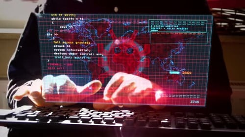 Homme tapant sur le clavier avec Cyberattack sur l'écran d'hologramme
