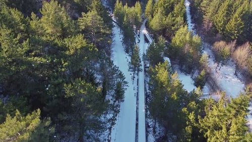 Pista olímpica abandonada para andar en trineo y bob en Sarajevo