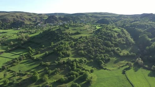 Vue Aérienne Des Prairies Vertes Et Des Collines