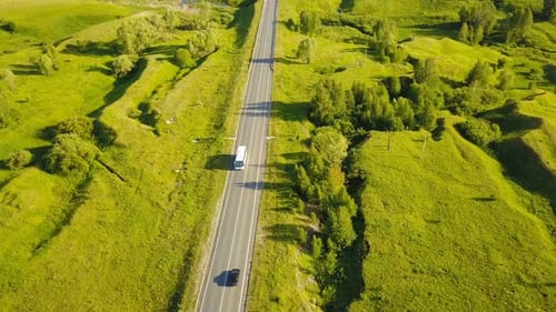 Bus auf Countryside Road