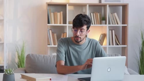 Online-Job Freelancer Lifestyle Von zu Hause aus arbeiten