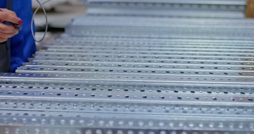 Contrôle rapproché de la qualité des produits métalliques à l'aide d'un capteur