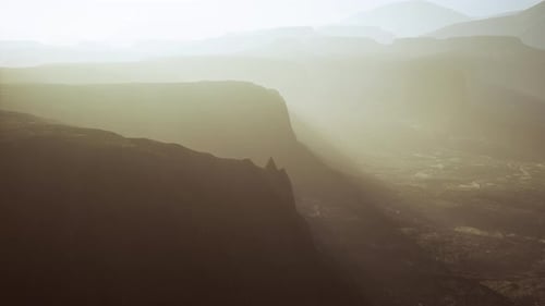 brouillard matinal dans le désert du Sinaï