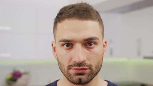 Nahaufnahme eines jungen Mannes
