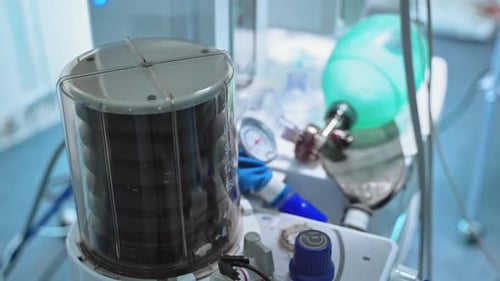 Lungenmotor auf der Intensivstation. Bewegung der künstlichen Maschine zur Lungenbeatmung.