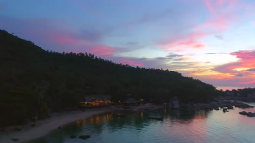 Erstaunlicher Sonnenuntergang am Strand