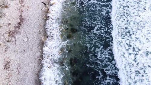 Hermosas olas del mar. Onda espumosa, textura de agua. Paisaje de extensión marina