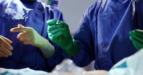 Chirurgen führen Operation 4k durch