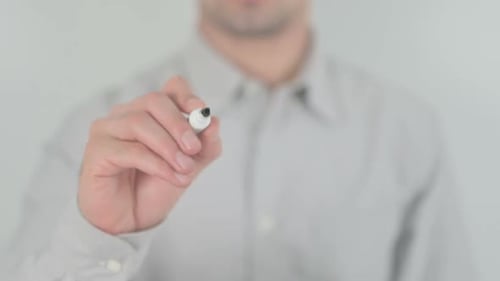 Pergunte a um especialista escrevendo em uma tela transparente