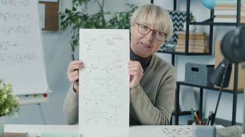Tutorial de grabación de vlogger de Retrato de la ciencia moderna: hablar, enseñar química y usar Vídeo