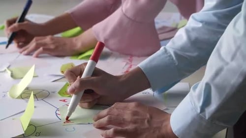 Faça um brainstorm no escritório