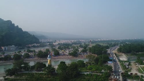 La ville de Haridwar, État de l'Uttarakhand en Inde, vue du ciel