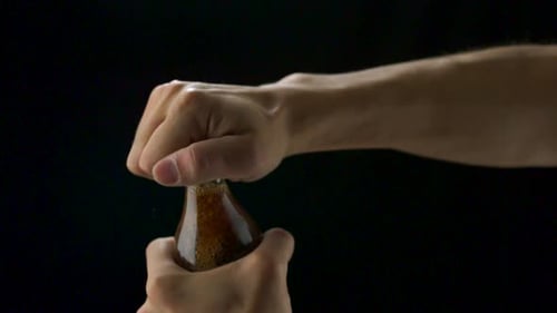 Platzende Limo-Flasche, Zeitlupe