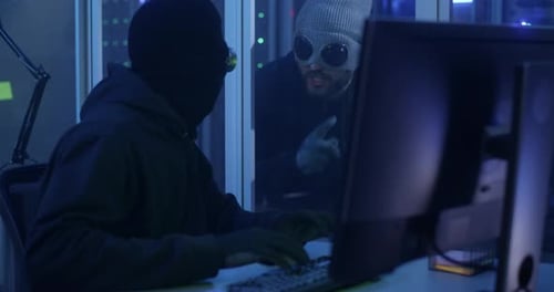 Des pirates informatiques pénètrent dans un centre de données