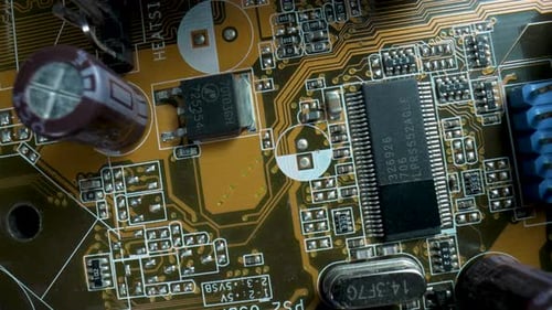 Computer-Mainboard-Mikroschaltung mit Chips, Steckplätzen, Transistoren, Wider