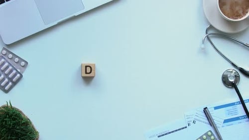 Diätwort auf Holzwürfeln, hergestellt von Ärzten Hand, ausgewogen in Ernährung, Lifestyle