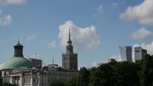 Zeitraffer der Skyline der Stadt aus Warschau