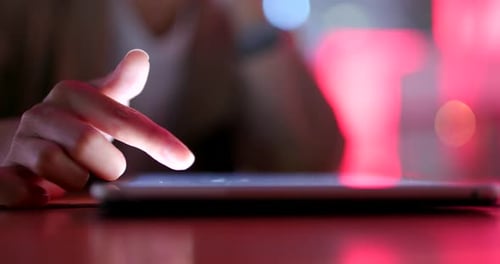 Using digital tablet computer at night