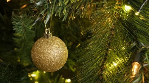 Close-up of golden color Christmas ornament 4K 2160p 30fps UltraHD footage - Sparkling gold bauble