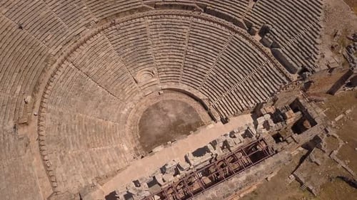 Luftaufnahme der antiken Stadt des Pamukkale Hierapolis Theaters in Pamukkale.