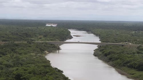 Puente sobre el río Amazonas
