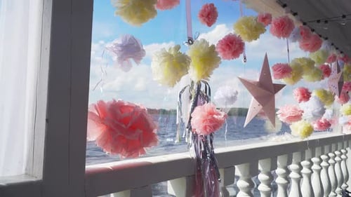 Decoración de bodas en el salón de banquetes.