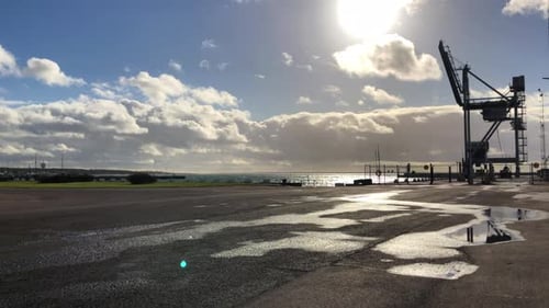 Anlegestelle der Werft an einem sonnigen Tag