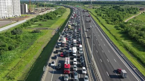 Engarrafamento da cidade na estrada