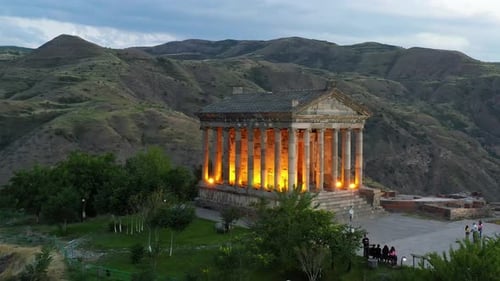 Vue aérienne de l'ancien temple Garni Pagan en Arménie.