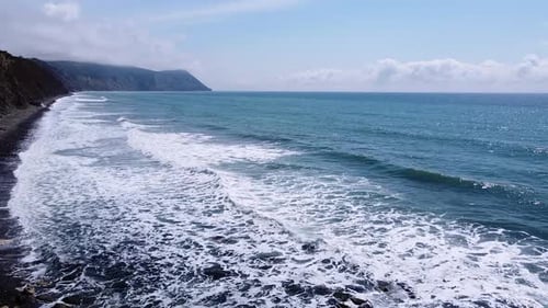 Sea expanse landscape, foamy waves